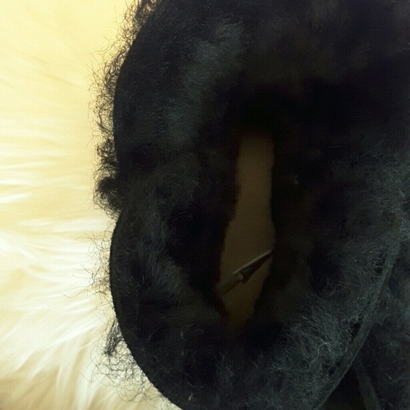 Ugg genuine real fur boot with buttons on side - Picture 6 of 8